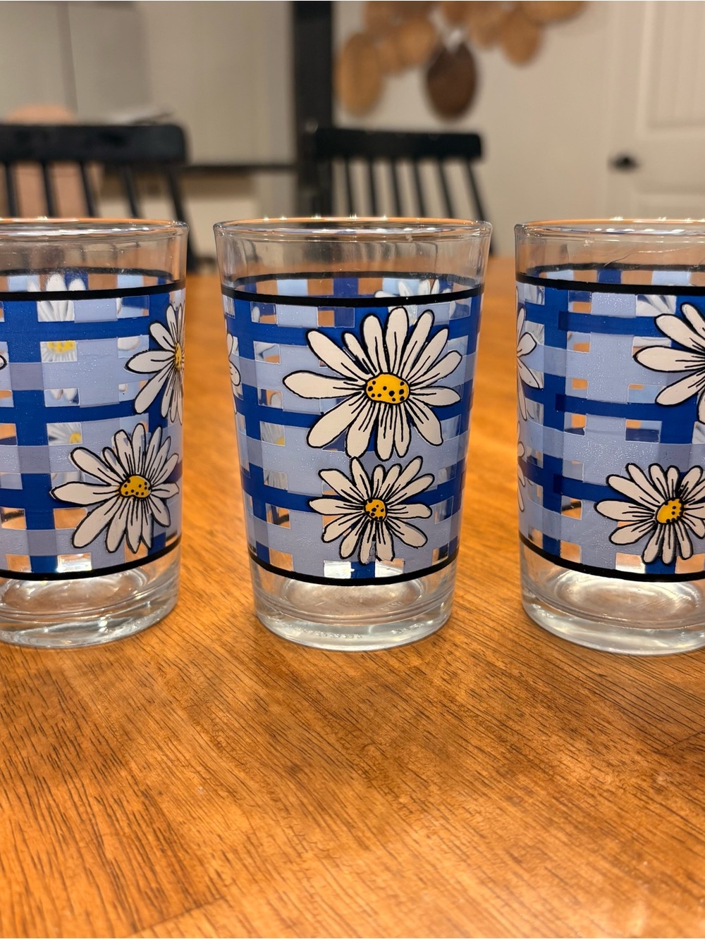 Vintage daisy juice glasses